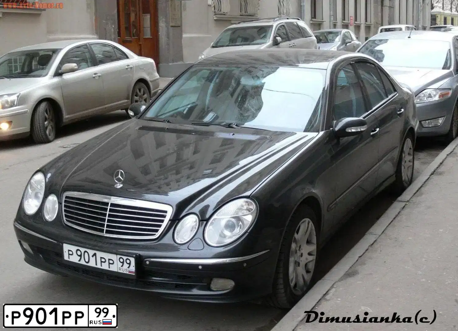 Фото автомобиля MERCEDES E-KLASSE, 2003 — госномер Р901РР99. Цвет: ЧЕРНЫЙ