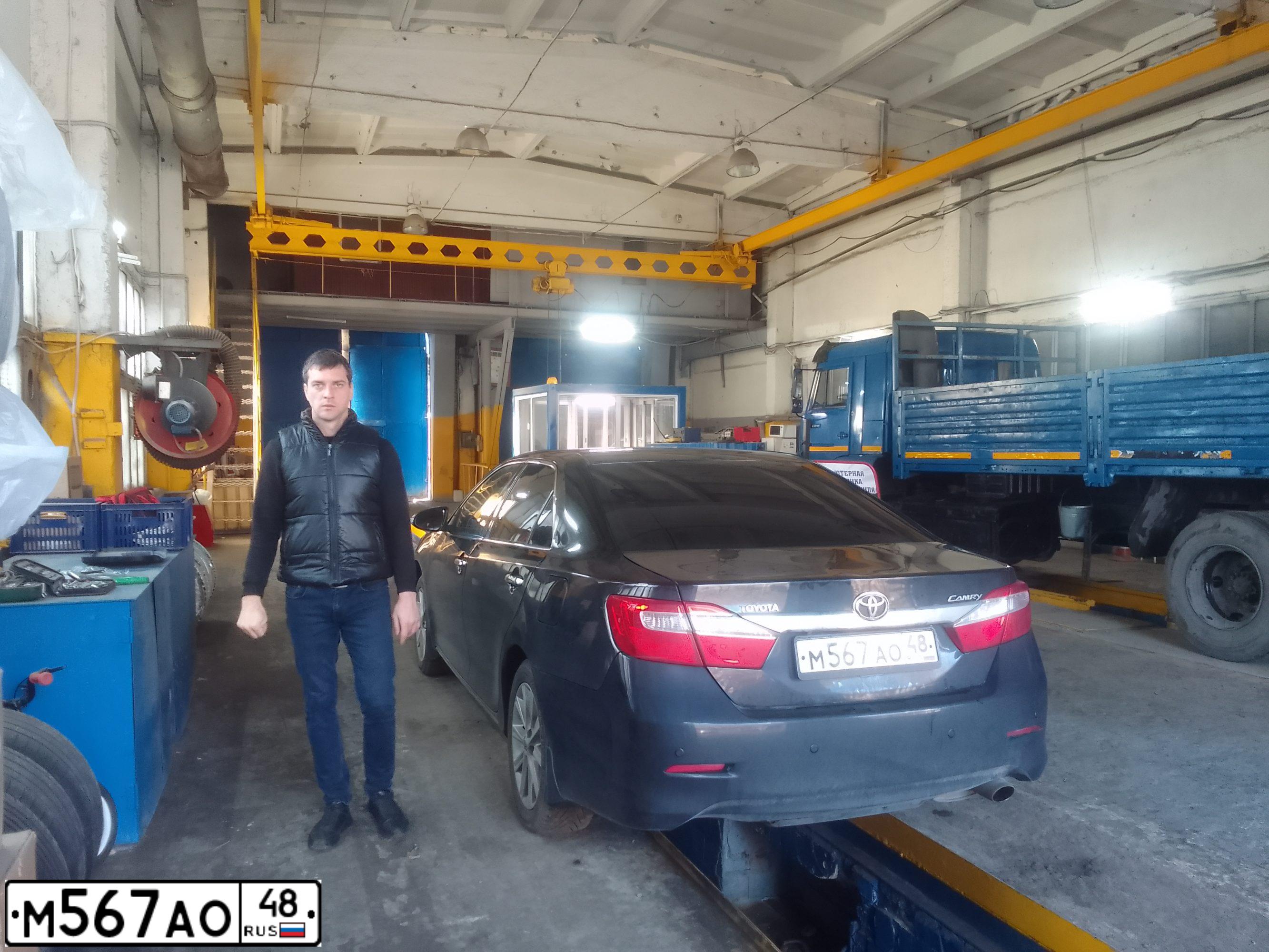Фото автомобиля TOYOTA CAMRY, 2013 — госномер М567АО48. Цвет: ЧЕРНЫЙ МЕТАЛИК