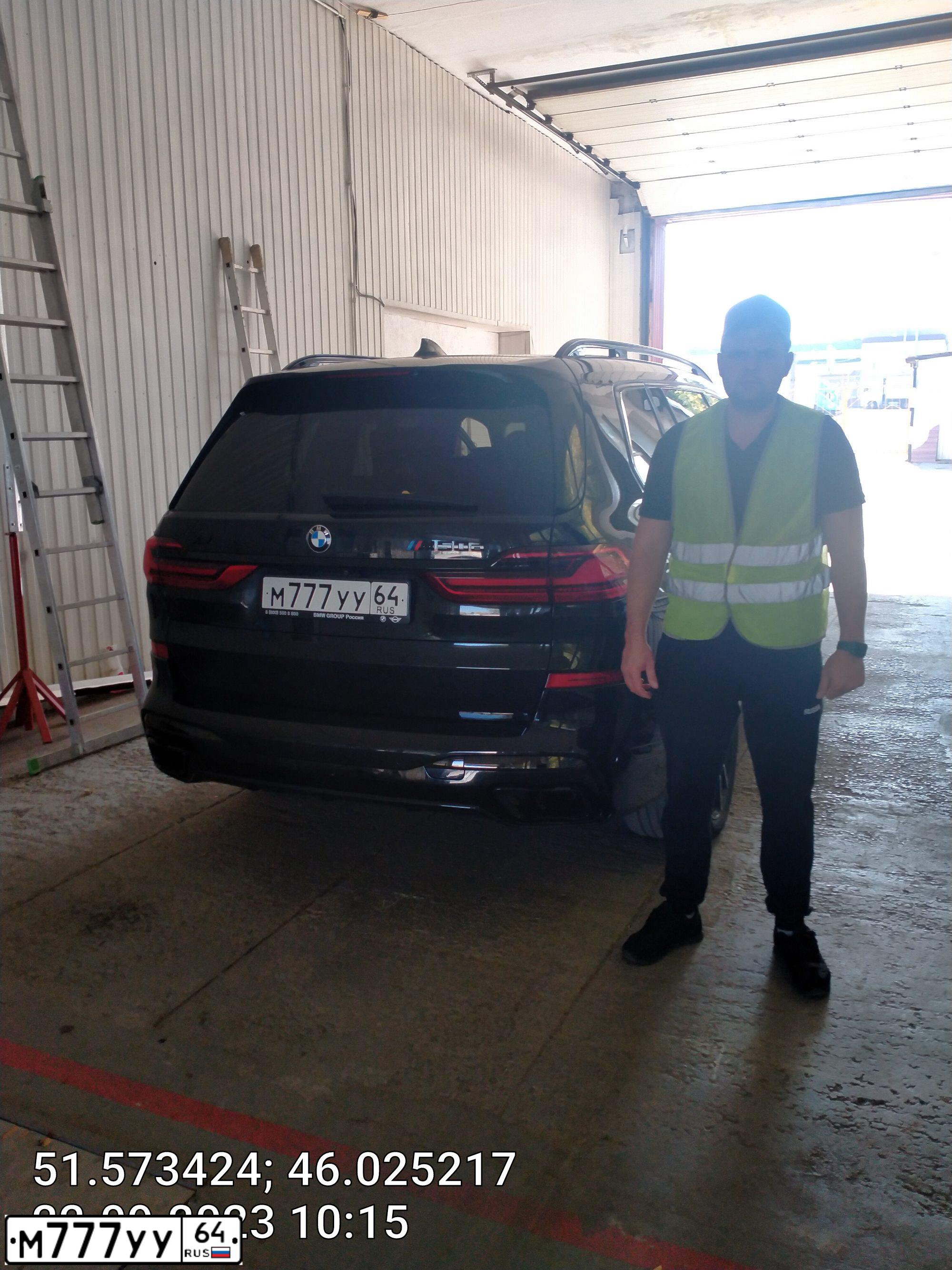 Фото автомобиля BMW X7, 2019 — госномер В080ОК164. Цвет: ЧЕРНЫЙ