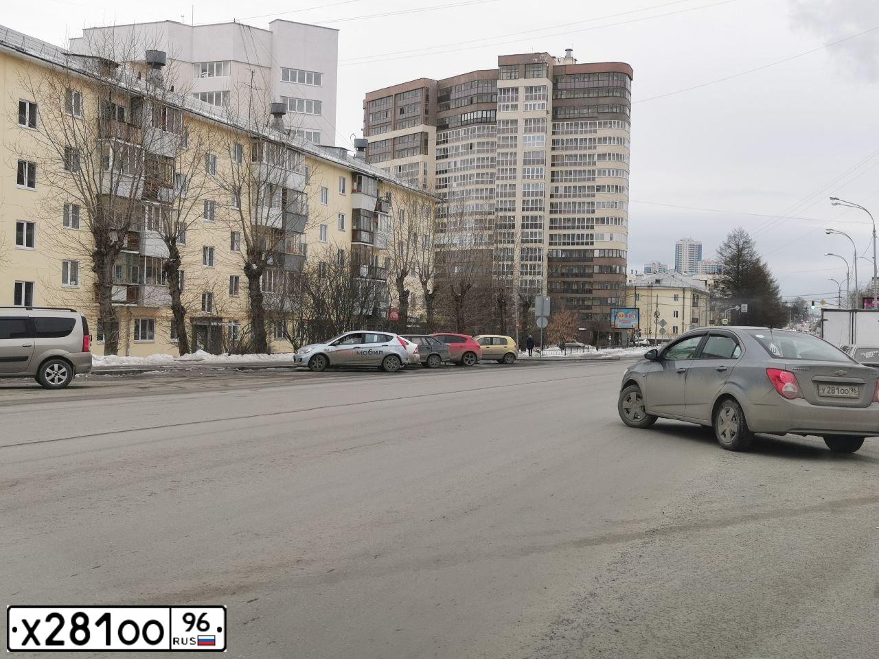 Фото автомобиля KIA SORENTO, 2013 — госномер Х281ОО96. Цвет: ЧЕРНЫЙ
