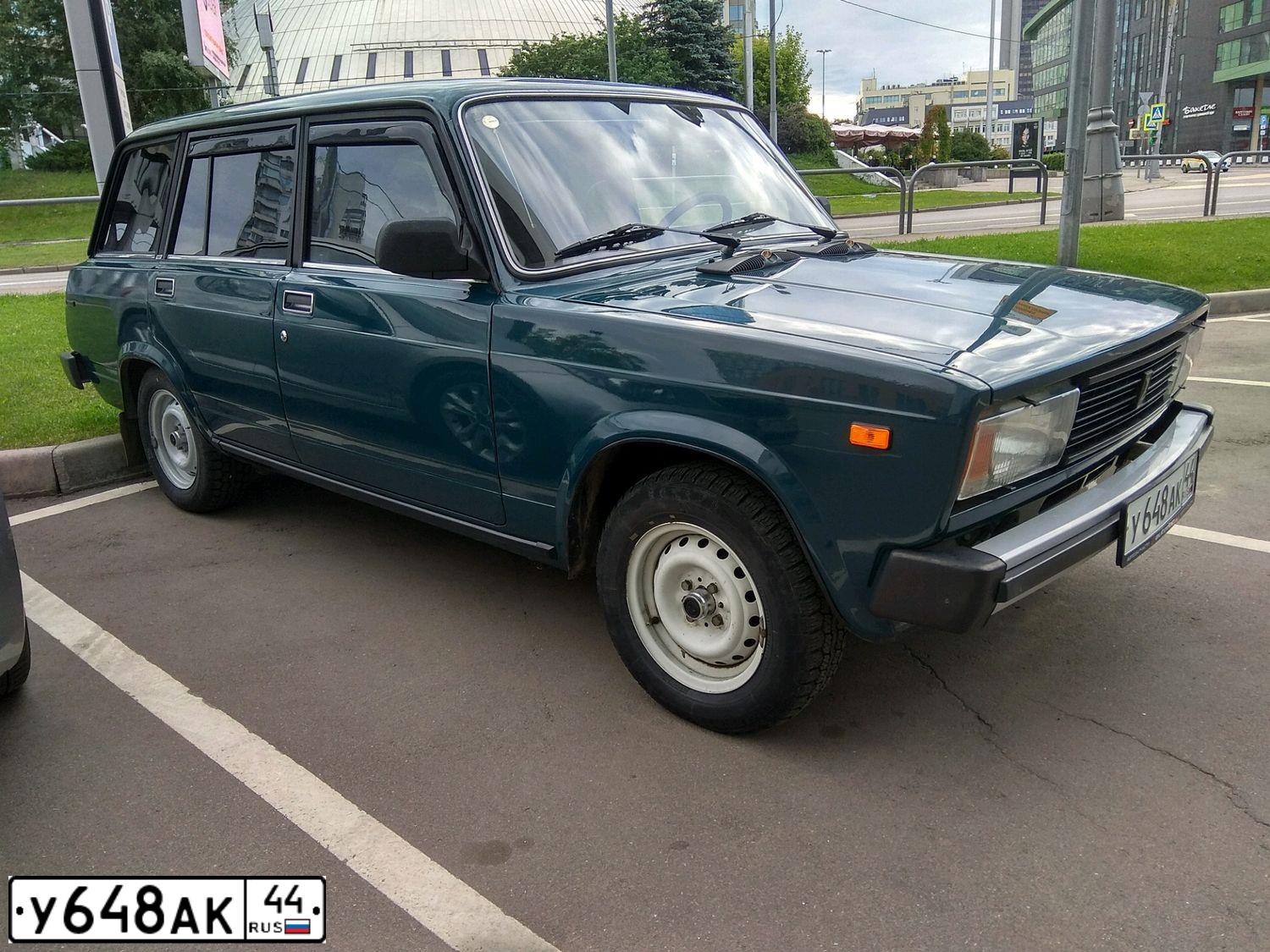 Фото автомобиля LADA 2104 LADA, 2002 — госномер К353УР99. Цвет: сине-зеленый