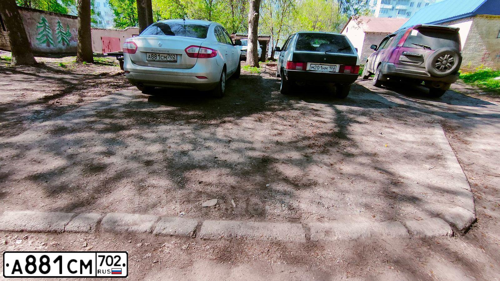 Фото автомобиля RENAULT FLUENCE, 2011 — госномер В018ХО18. Цвет: СВЕТЛО-СЕРО-ГОЛУБ.