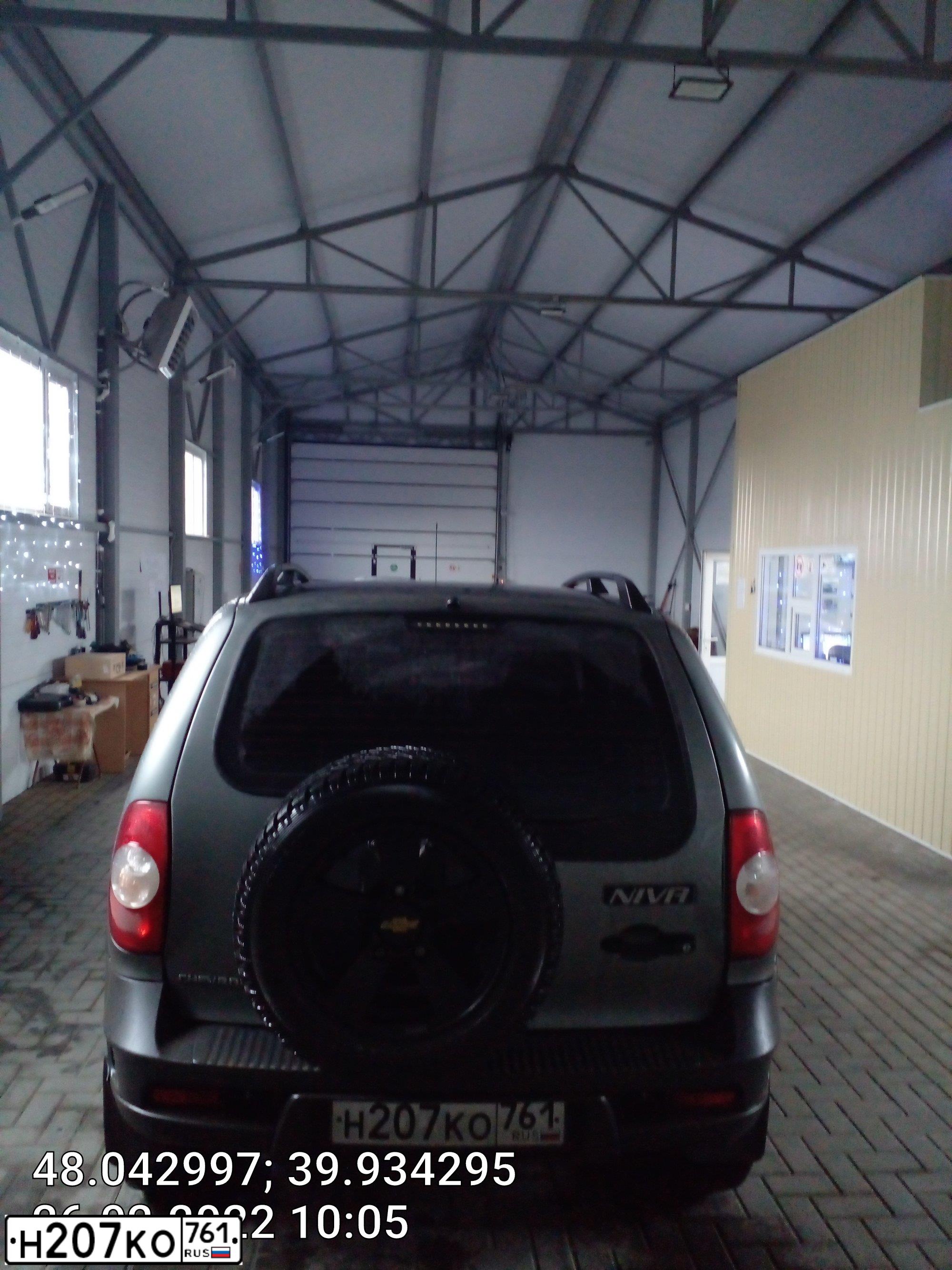 Фото автомобиля CHEVROLET NIVA, 2014 — госномер М688ВО181. Цвет: Темно-серый металлик