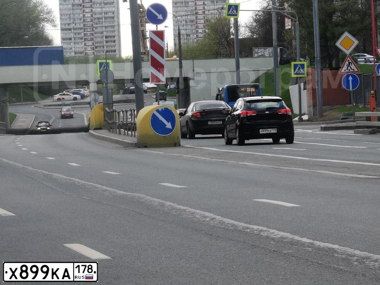 Фото автомобиля KIA RIO, 2017 — госномер Х899КА178. Цвет: ЧЕРНЫЙ
