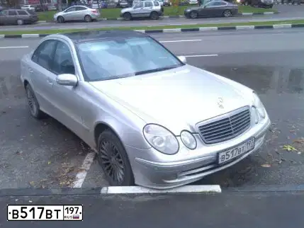 Фото автомобиля MERCEDES E-KLASSE, 2004 — госномер В517ВТ197. Цвет: СЕРЫЙ