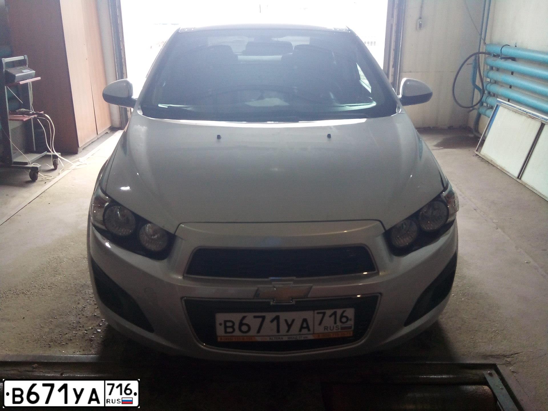 Фото автомобиля CHEVROLET T AVEO, 2014 — госномер В671УА716. Цвет: СЕРЫЙ СВЕТЛЫЙ
