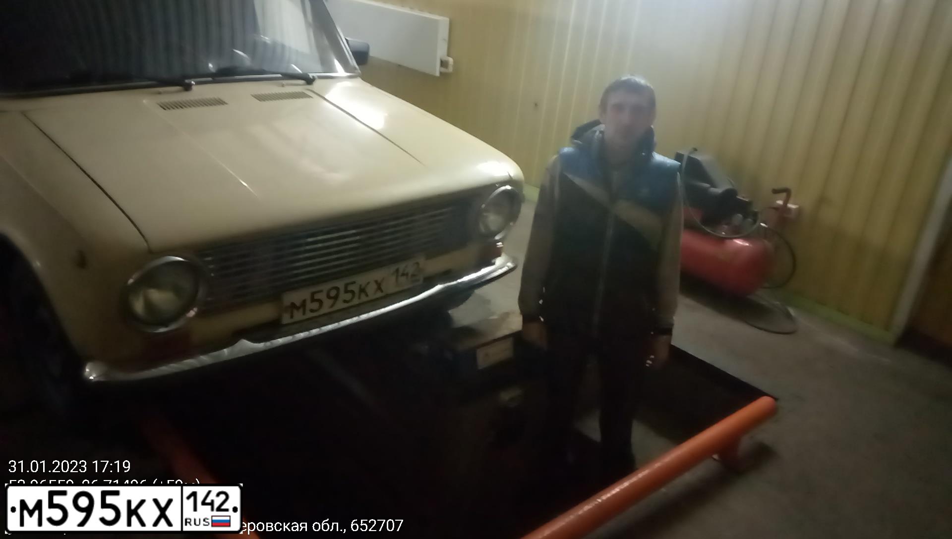 Фото автомобиля LADA 2101 LADA, 1982 — госномер Р298АЕ42. Цвет: БЕЖЕВЫЙ
