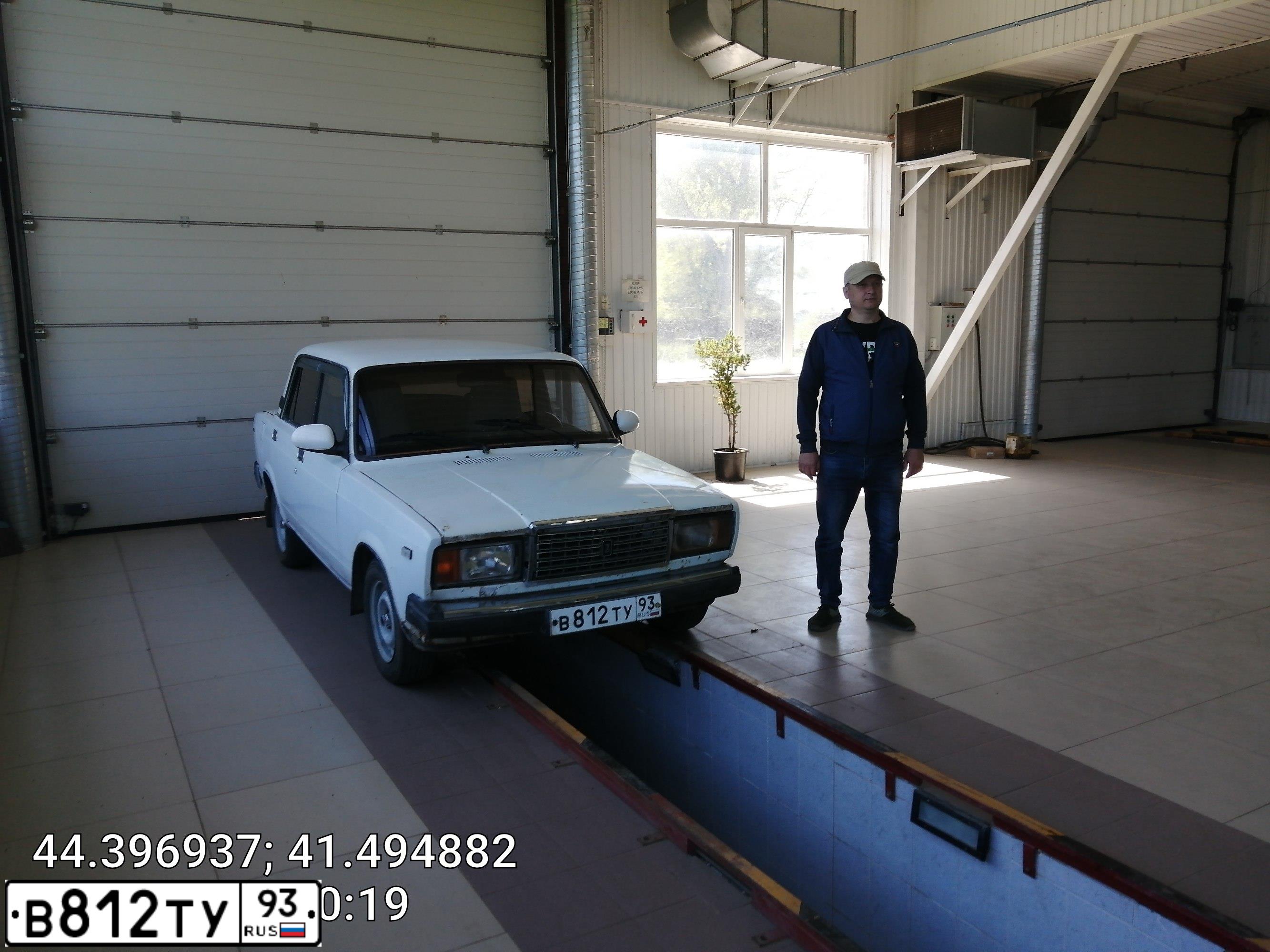 Фото автомобиля LADA 2107 LADA, 2004 — госномер С249АЕ152. Цвет: БЕЛЫЙ