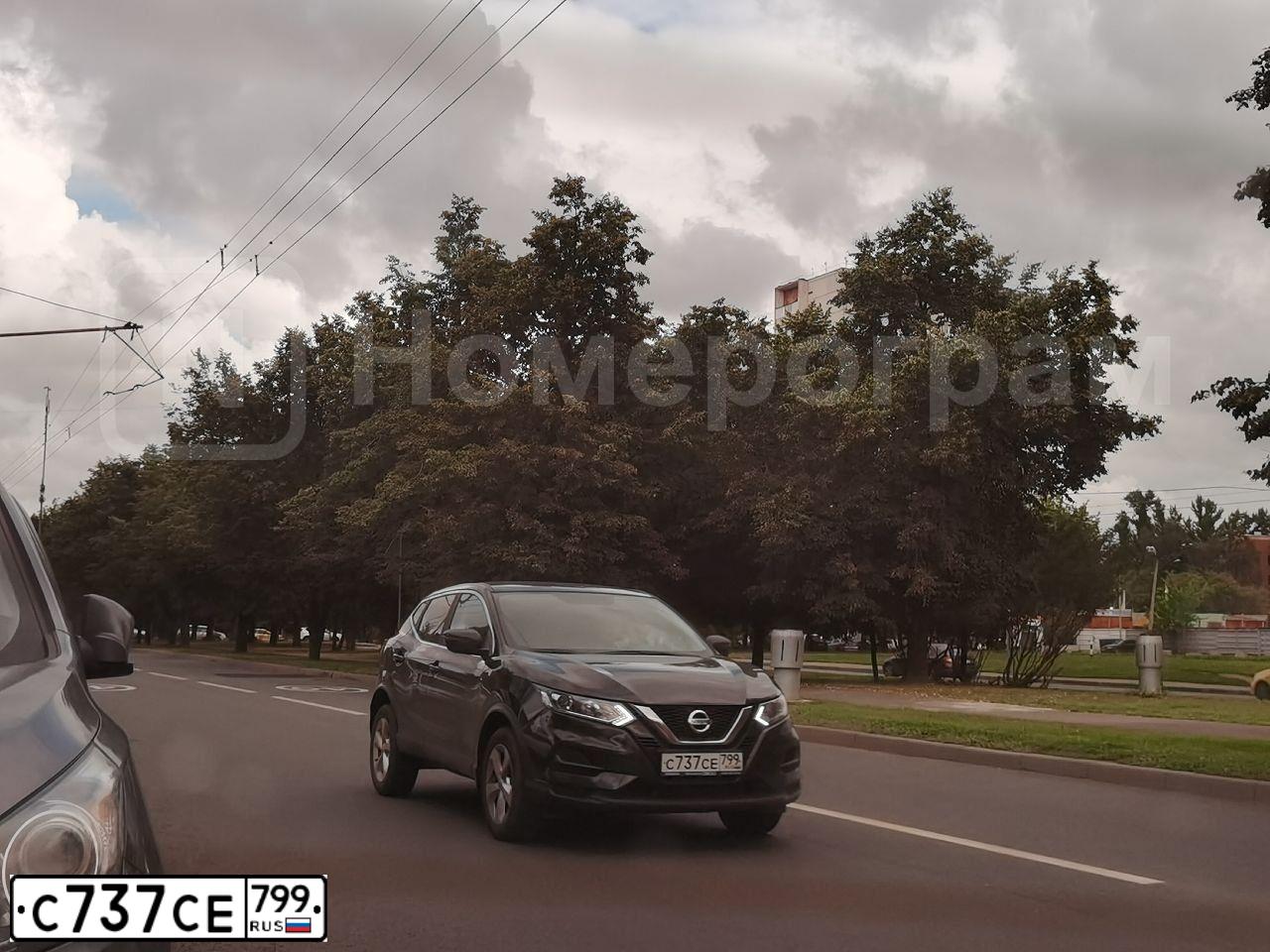 Фото автомобиля NISSAN QASHQAI, 2019 — госномер С737СЕ799. Цвет: ЧЕРНЫЙ