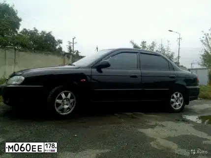 Фото автомобиля KIA SPECTRA, 2007 — госномер Х001ТН98. Цвет: ЧЕРНЫЙ