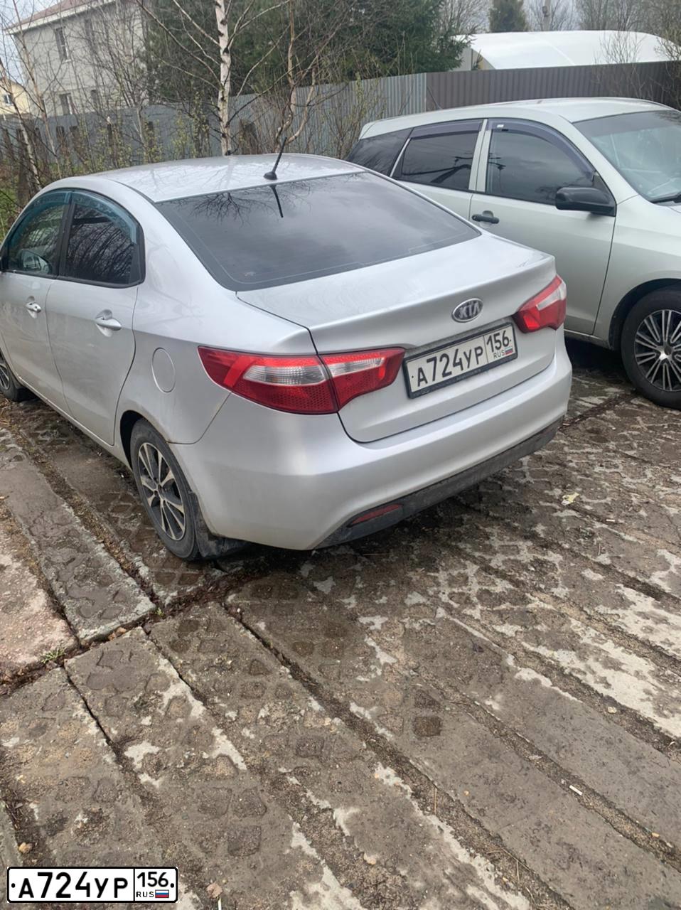 Фото автомобиля KIA RIO, 2012 — госномер Н722НН40. Цвет: Серебристый