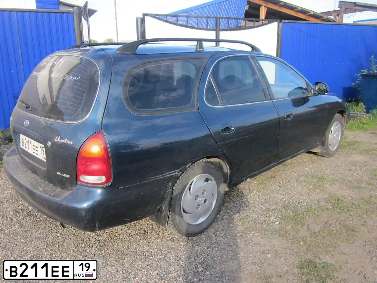 Фото автомобиля HYUNDAI LANTRA, 1996 — госномер Т200МВ124