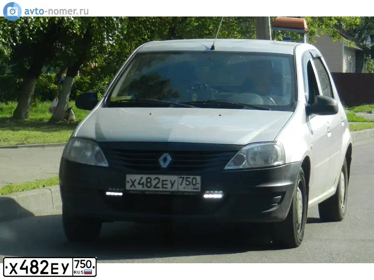 Фото автомобиля RENAULT LOGAN, 2014 — госномер Х482ЕУ750. Цвет: СЕРЫЙ СВЕТЛЫЙ