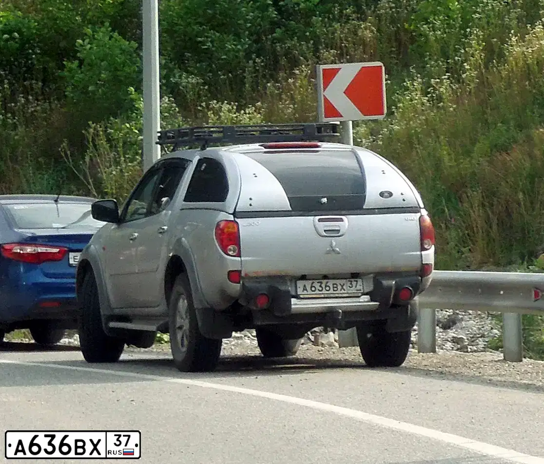 Фото автомобиля MITSUBISHI L 200, 2007 — госномер А636ВХ37. Цвет: СЕРЕБРИСТЫЙ
