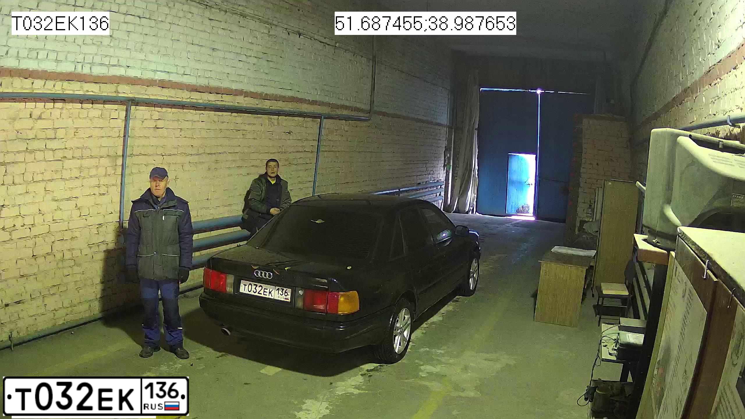 Фото автомобиля AUDI 100, 1991 — госномер Т032ЕК136. Цвет: Темно-синий
