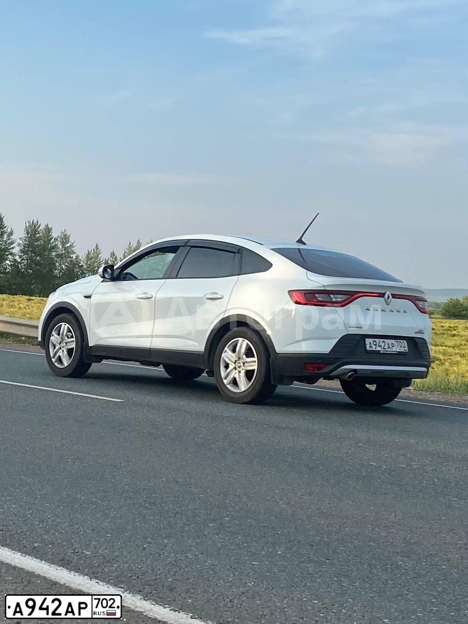 Фото автомобиля RENAULT ARKANA, 2019 — госномер А942АР702. Цвет: БЕЛЫЙ
