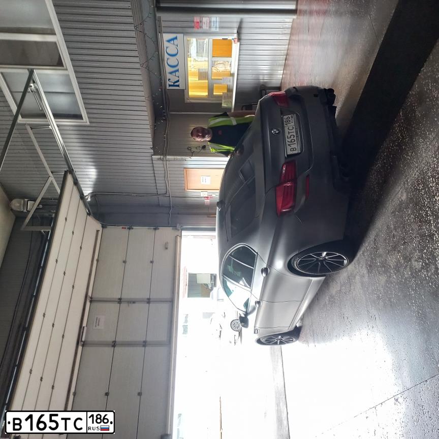 Фото автомобиля BMW SERIE 5, 2010 — госномер М555НЕ196. Цвет: Серый