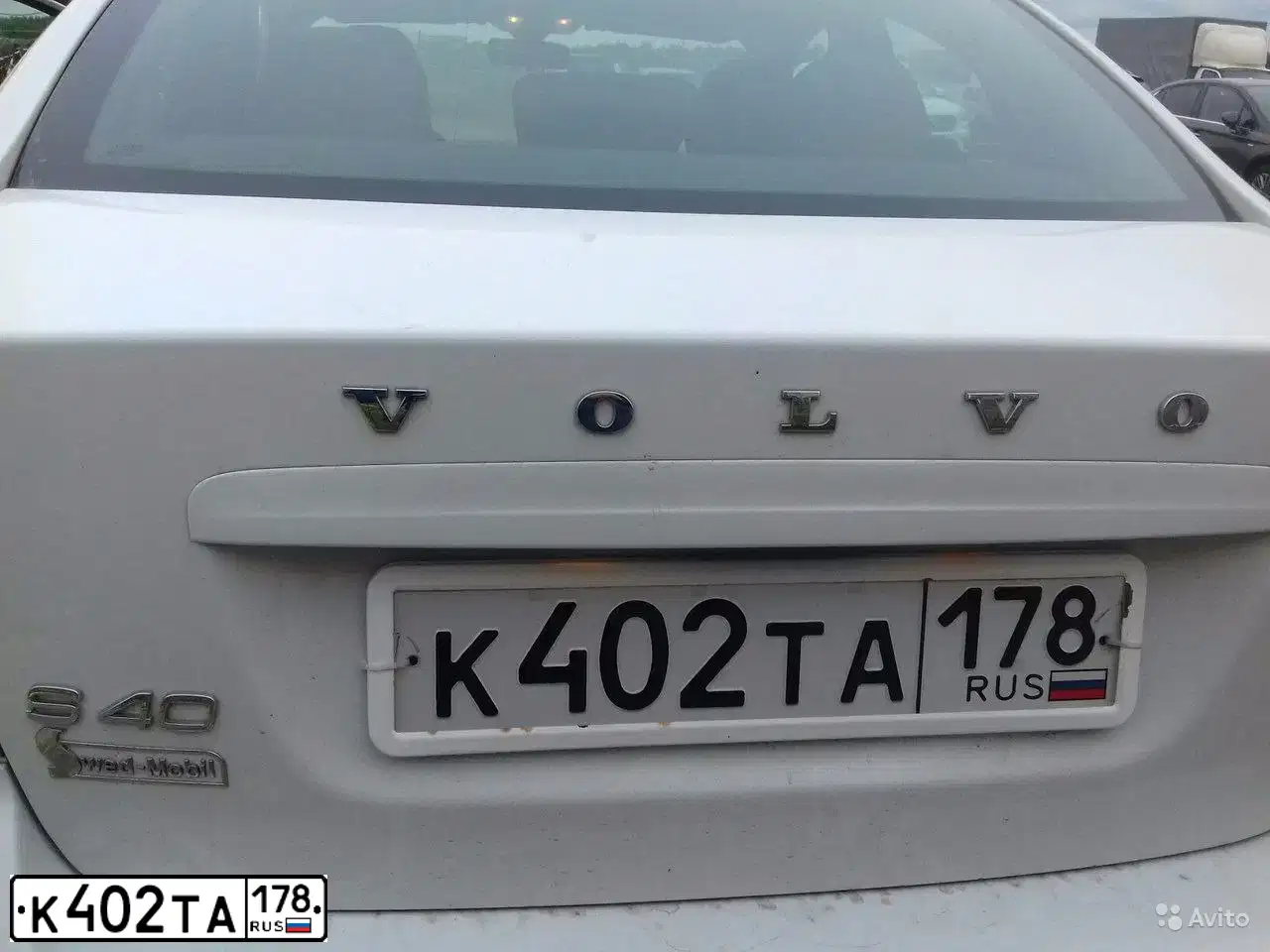 Фото автомобиля VOLVO S40, 2011 — госномер К402ТА178. Цвет: БЕЛЫЙ