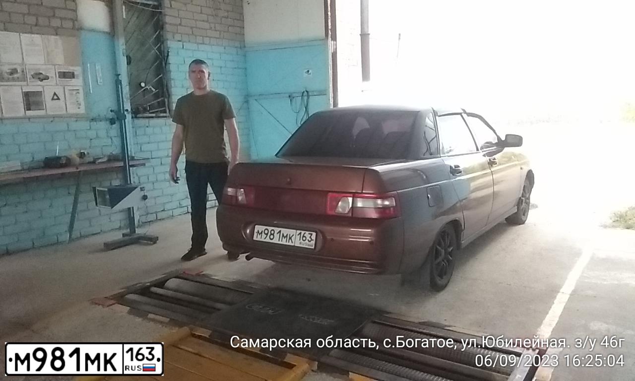 Фото автомобиля LADA 2110, 1999 — госномер М981МК163. Цвет: КРАСНО-КОРИЧНЕВЫЙ