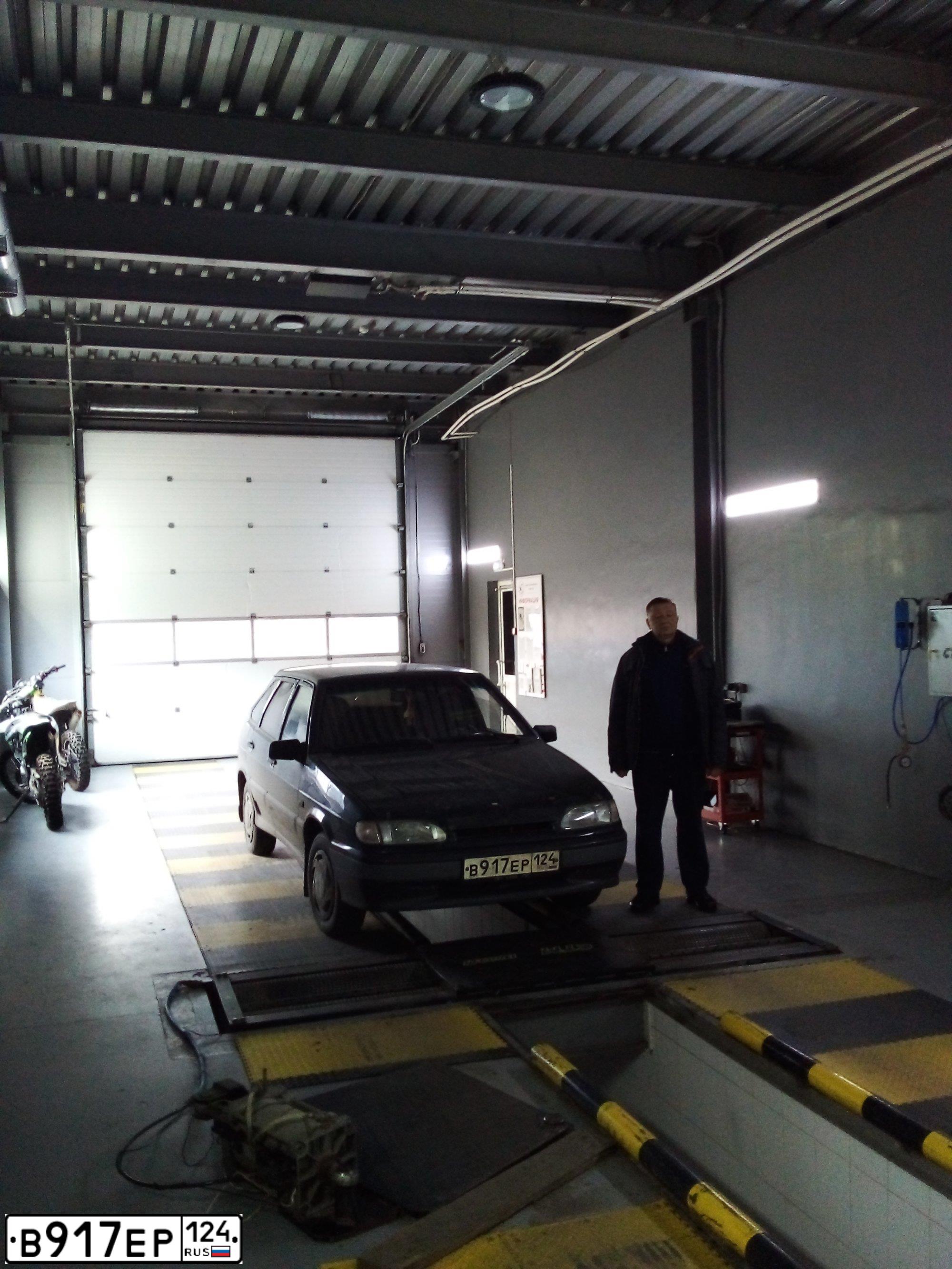 Фото автомобиля LADA 2114 SAMARA, 2006 — госномер В917ЕР124. Цвет: ЧЕРНЫЙ