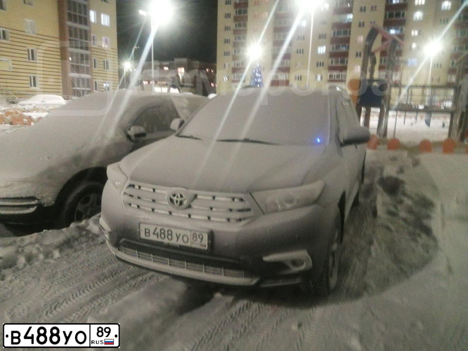 Фото автомобиля TOYOTA HIGHLANDER, 2013 — госномер С835ТН89. Цвет: СЕРЫЙ
