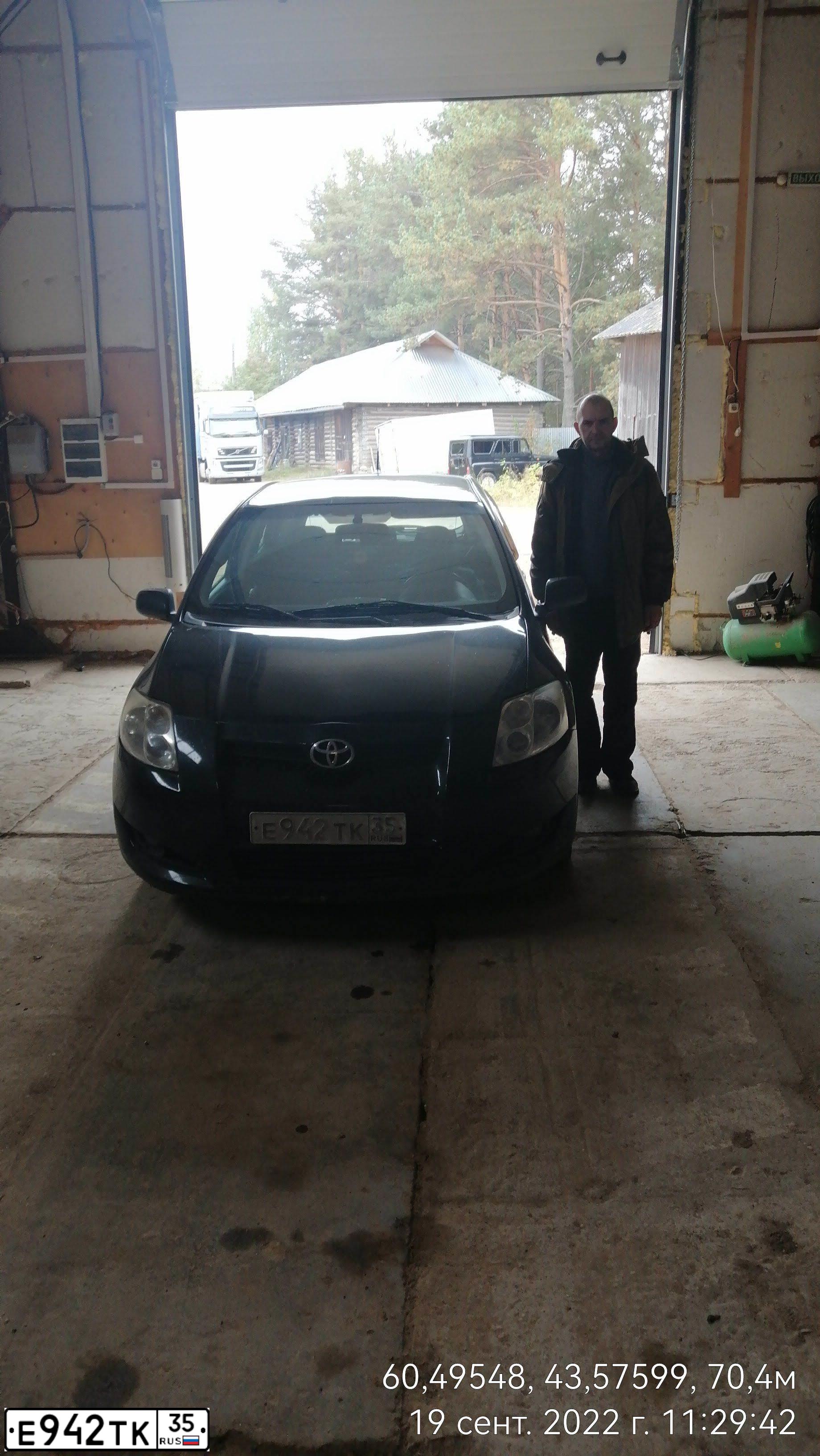 Фото автомобиля TOYOTA AURIS, 2007 — госномер М591АХ35. Цвет: ЧЕРНЫЙ