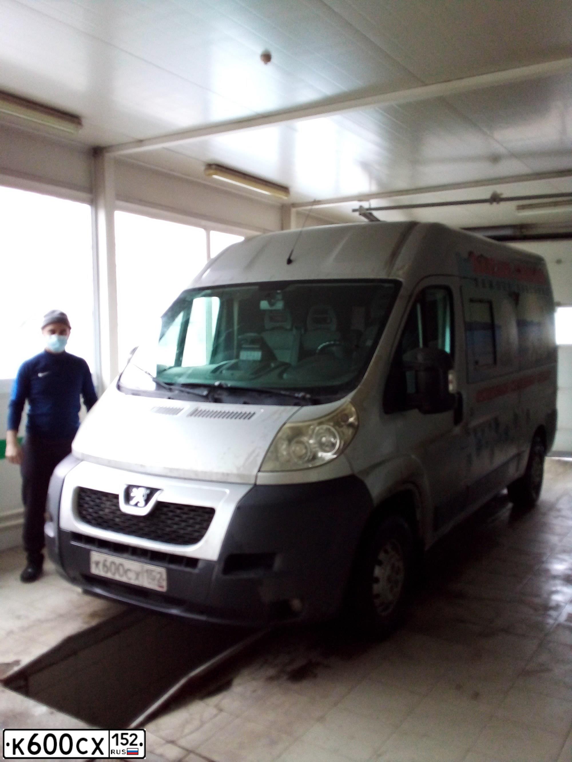 Фото автомобиля PEUGEOT BOXER, 2012 — госномер К600СХ152. Цвет: СЕРЕБРИСТЫЙ