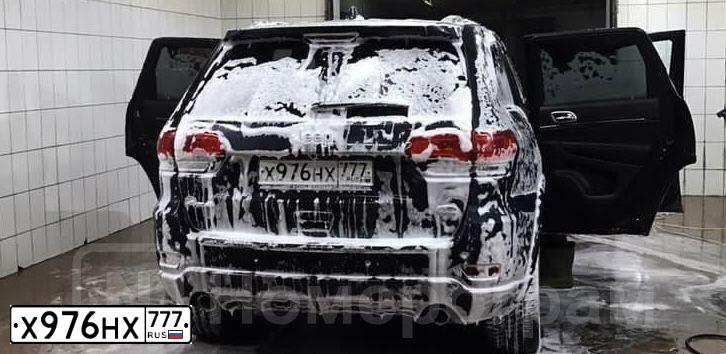 Фото автомобиля JEEP GRAND CHEROKEE, 2014 — госномер О657МУ799. Цвет: СЕРЫЙ