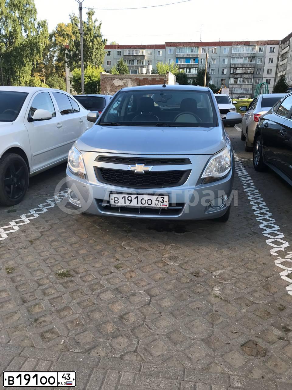 Фото автомобиля CHEVROLET COBALT, 2013 — госномер В191ОО43. Цвет: СВЕТЛО-СЕРЫЙ