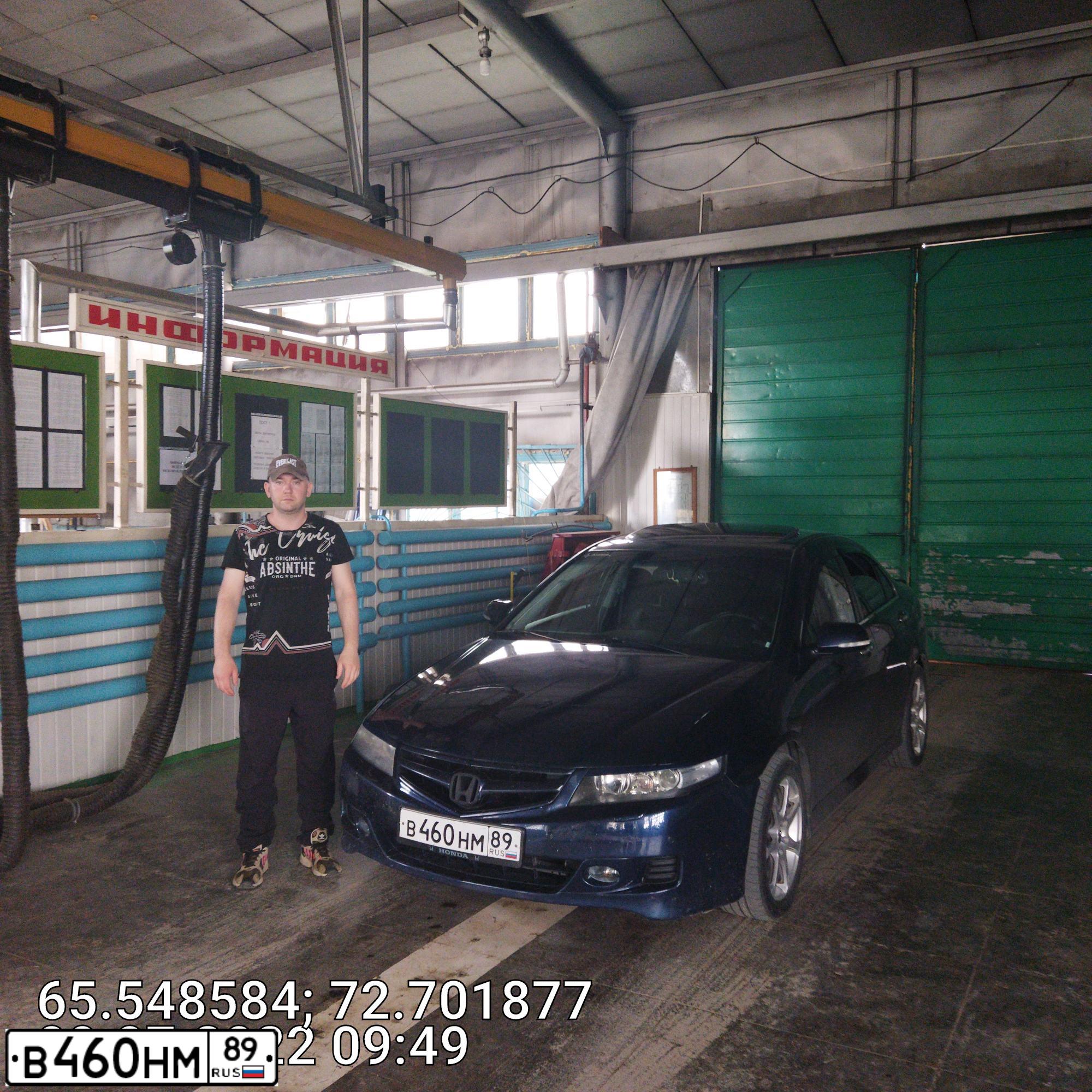 Фото автомобиля HONDA ACCORD, 2005 — госномер В460НМ89. Цвет: синий