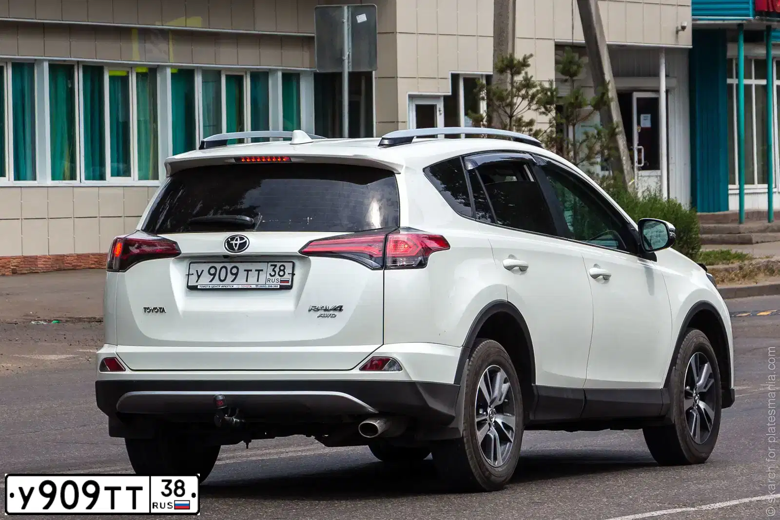 Фото автомобиля TOYOTA LANDCRUISER 200, 2010 — госномер С111ОК38. Цвет: Белый