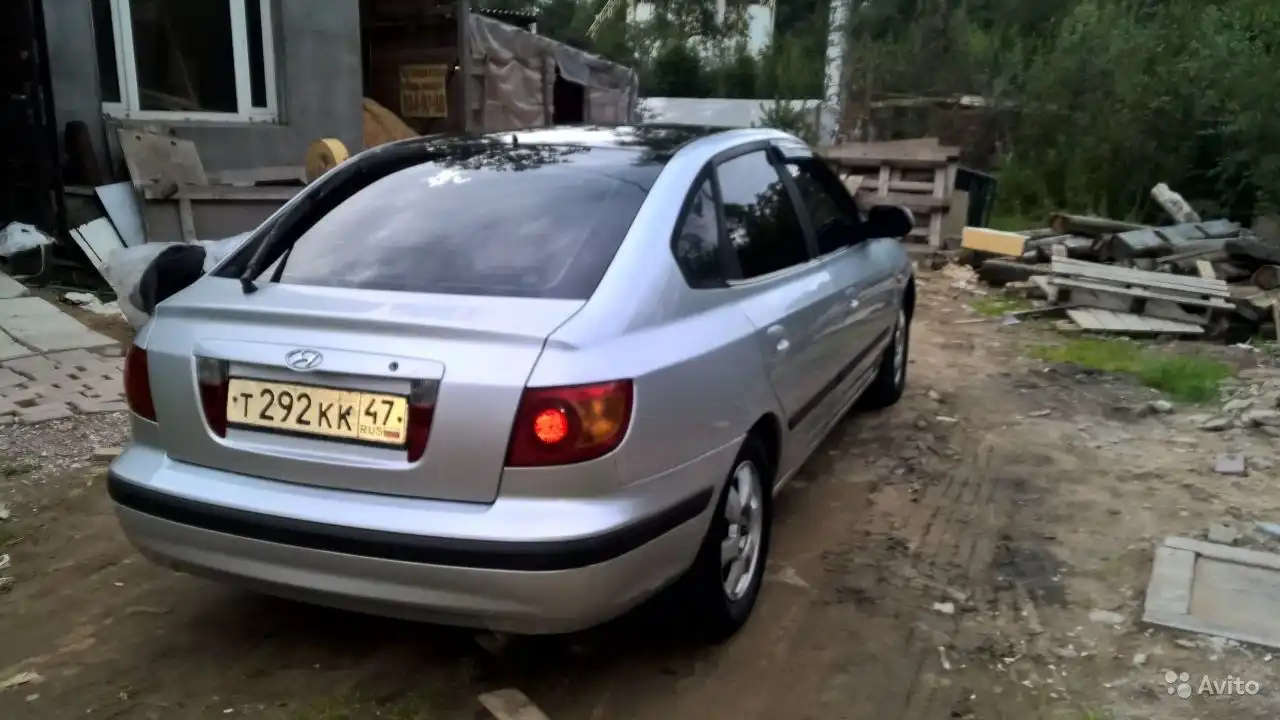 Фото автомобиля HYUNDAI I ELANTRA, 2000 — госномер Т292КК47. Цвет: Серебристый