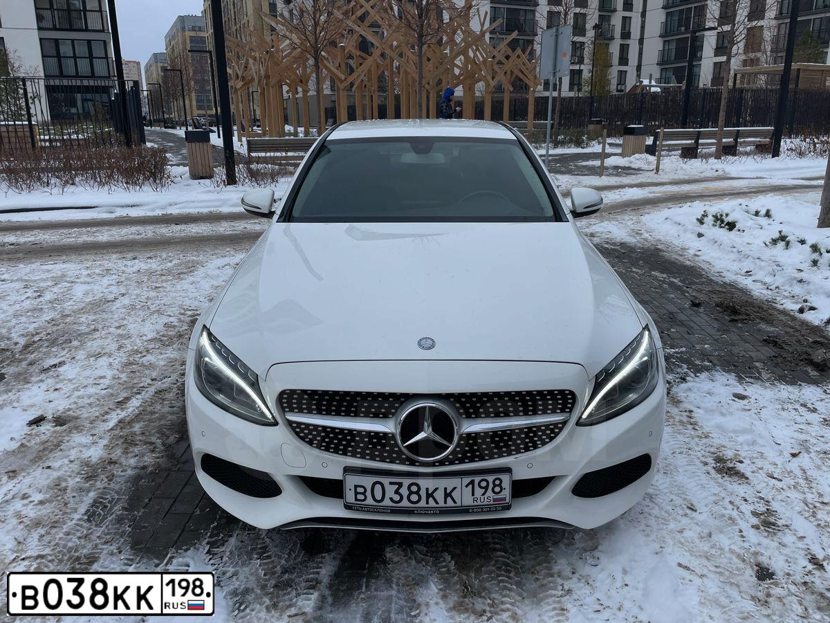 Фото автомобиля MERCEDES-BENZ C180, 2016 — госномер С470ЕО774. Цвет: Белый