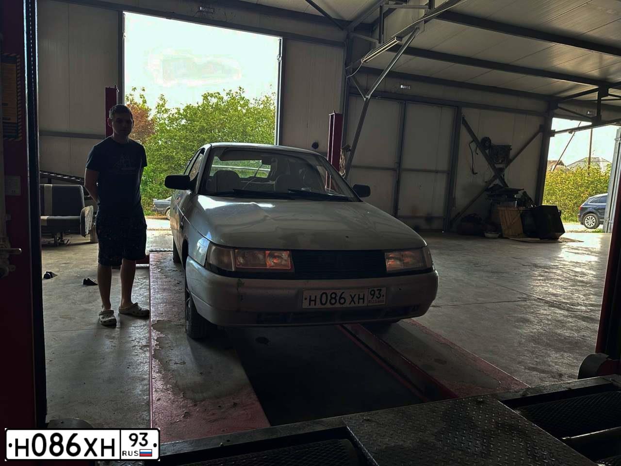 Фото автомобиля VAZ 2112 LADA, 2004 — госномер В346МК01. Цвет: Светло-Серебристый металлик