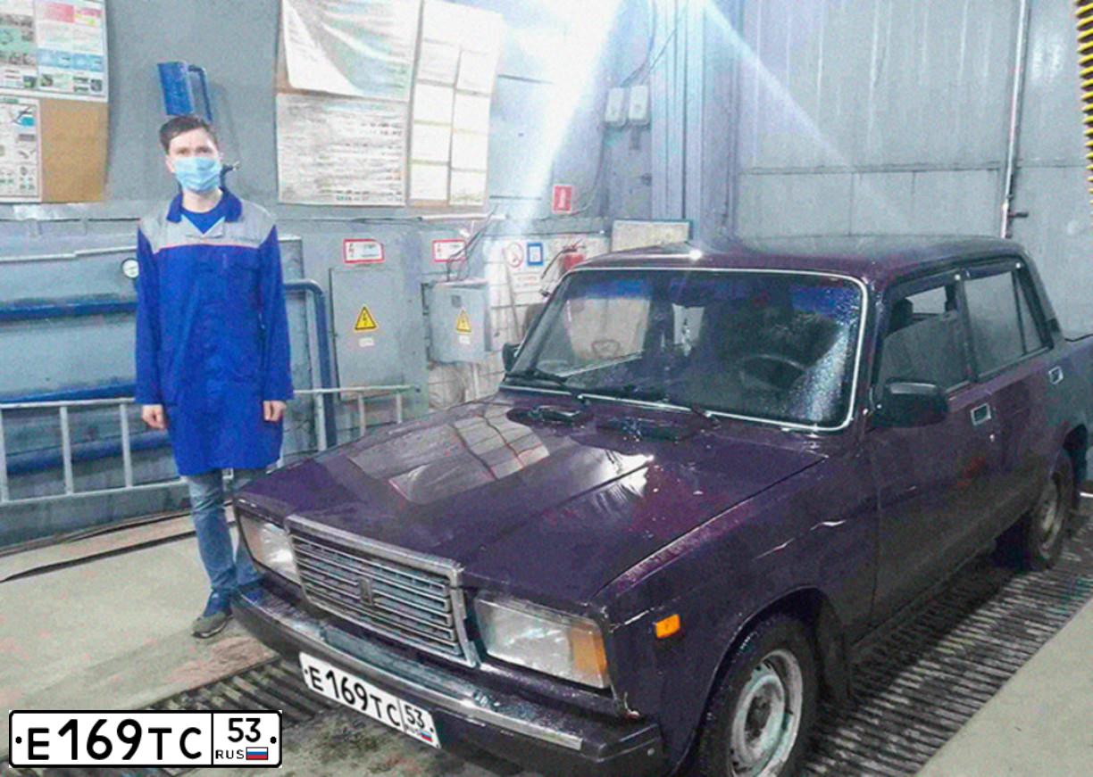 Фото автомобиля LADA 2107 LADA, 2003 — госномер Е169ТС53. Цвет: ФИОЛЕТОВЫЙ