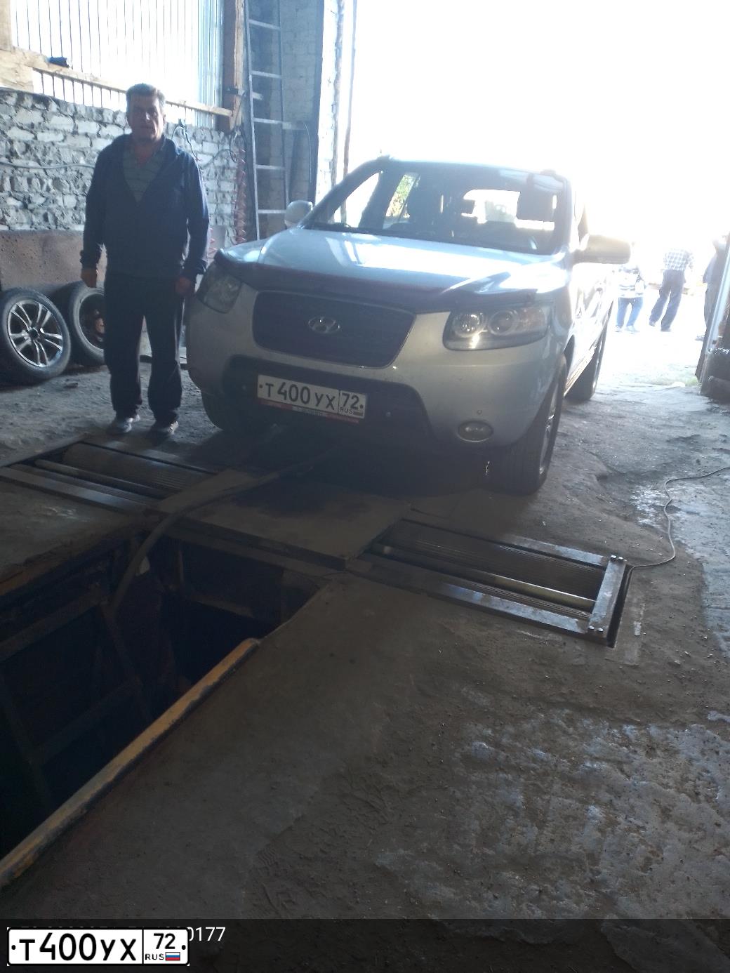 Фото автомобиля HYUNDAI SANTA FE, 2008 — госномер О444УО72. Цвет: СЕРЕБРИСТЫЙ