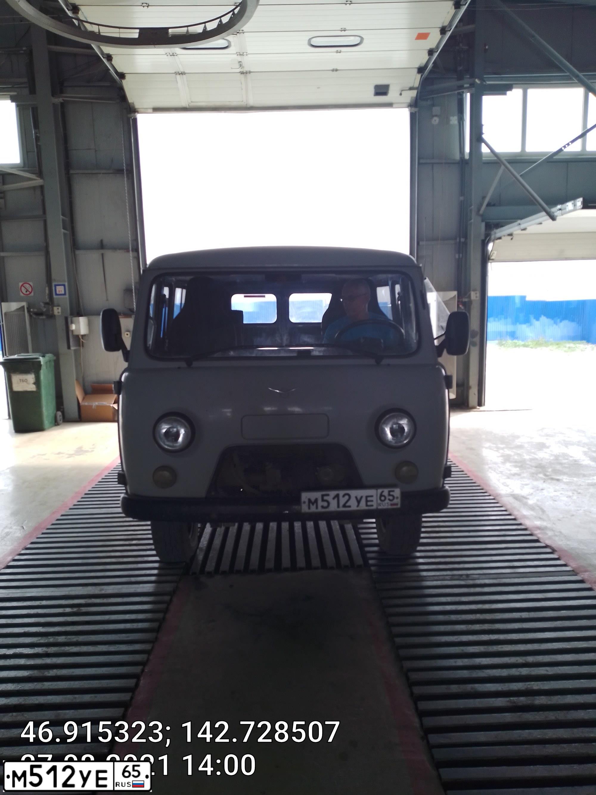 Фото автомобиля UAZ 2206, 2016 — госномер М512УЕ65. Цвет: СВЕТЛ СЕР НЕМЕТАЛЛИК
