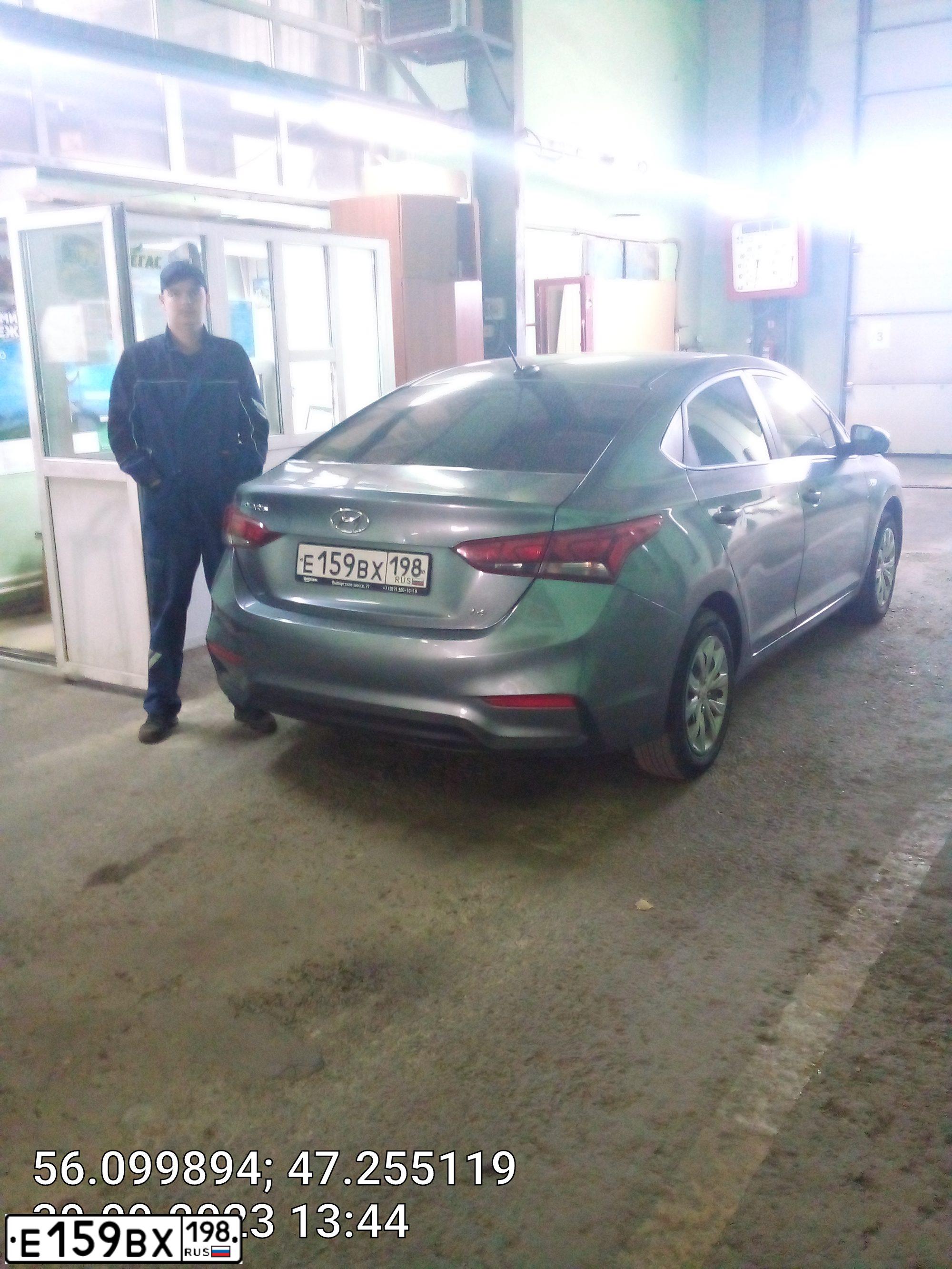 Фото автомобиля HYUNDAI SOLARIS, 2019 — госномер М336НН21. Цвет: Серый
