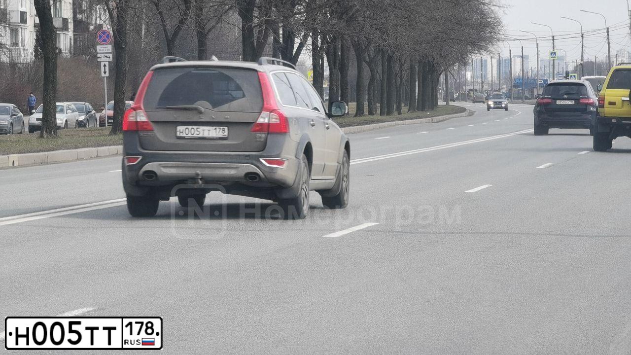 Фото автомобиля AUDI A5, 2011 — госномер В260ОЕ51. Цвет: СЕРЫЙ