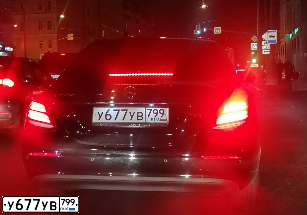 Фото автомобиля MERCEDES E-KLASSE, 2020 — госномер У677УВ799. Цвет: ЧЕРНЫЙ