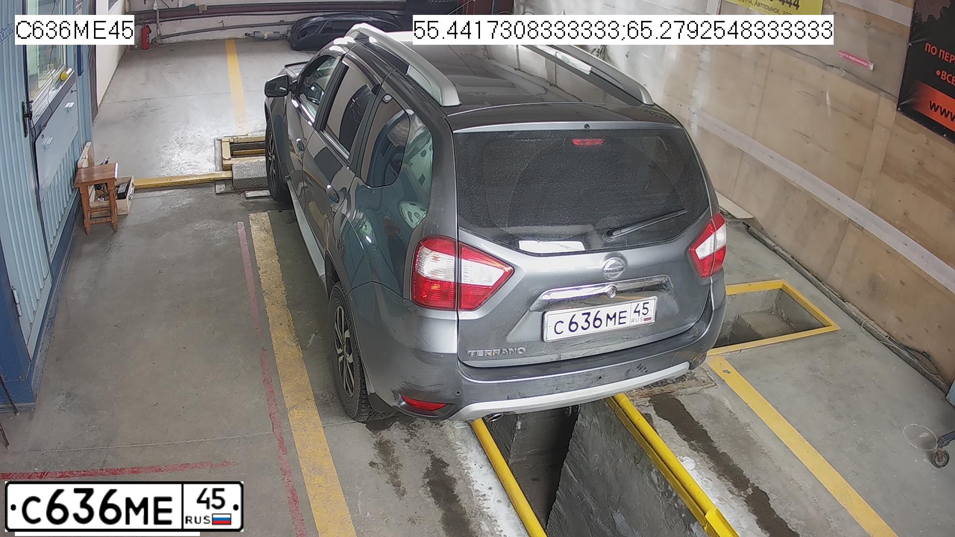 Фото автомобиля NISSAN TERRANO, 2018 — госномер С636МЕ45. Цвет: Серый