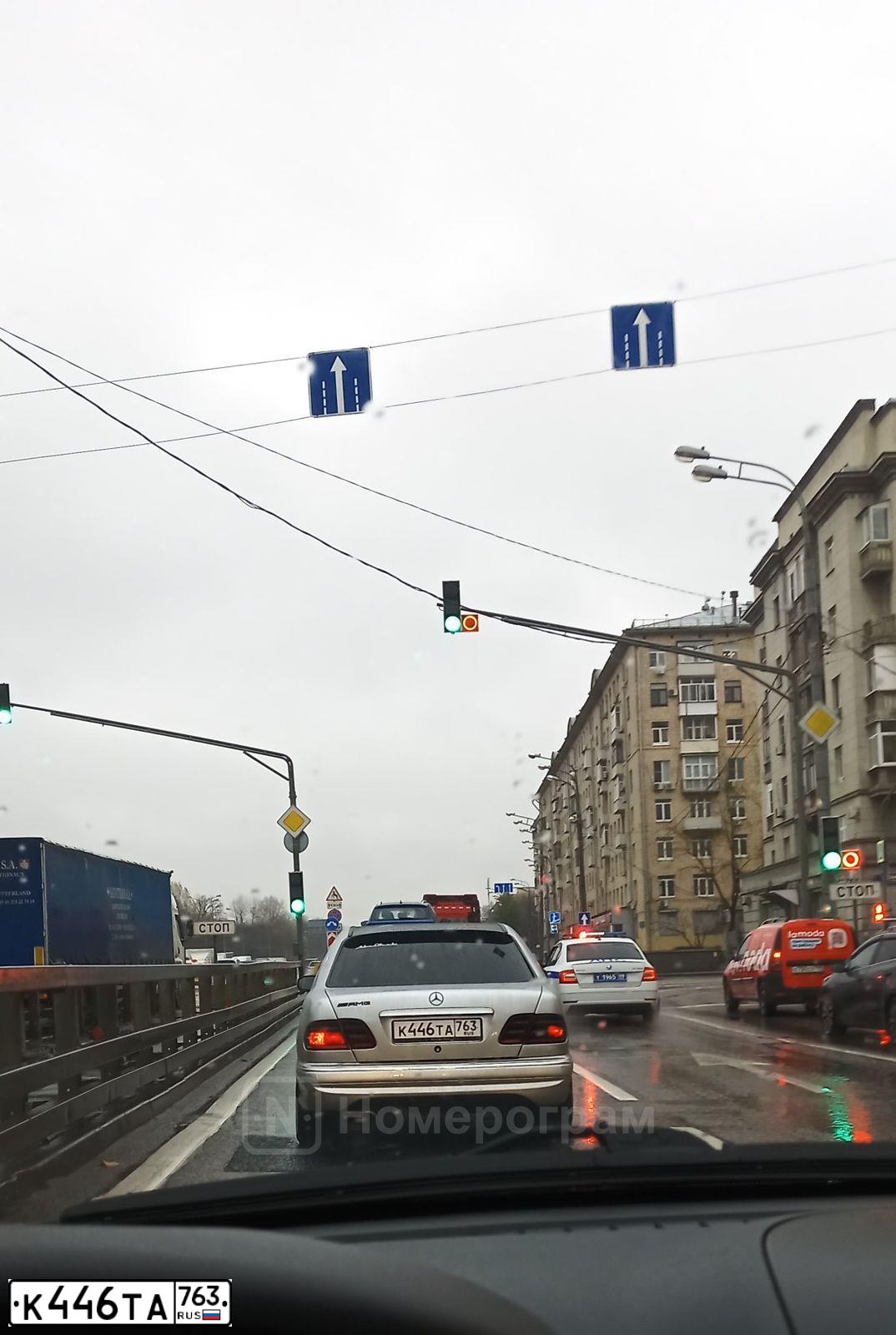 Фото автомобиля MERCEDES E-KLASSE, 1998 — госномер К020УЕ95. Цвет: Серебристый