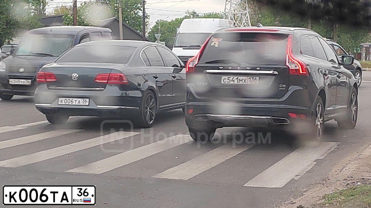 Фото автомобиля LADA 2170 PRIORA, 2011 — госномер Р243АО48. Цвет: СИНЕ-ЧЕРНЫЙ