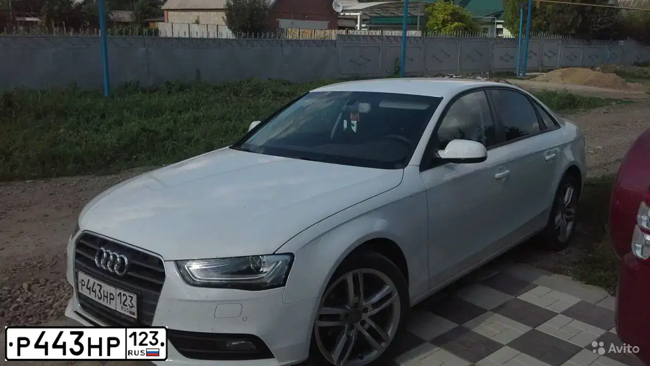 Фото автомобиля AUDI A4, 2013 — госномер Р443НР123. Цвет: Белый