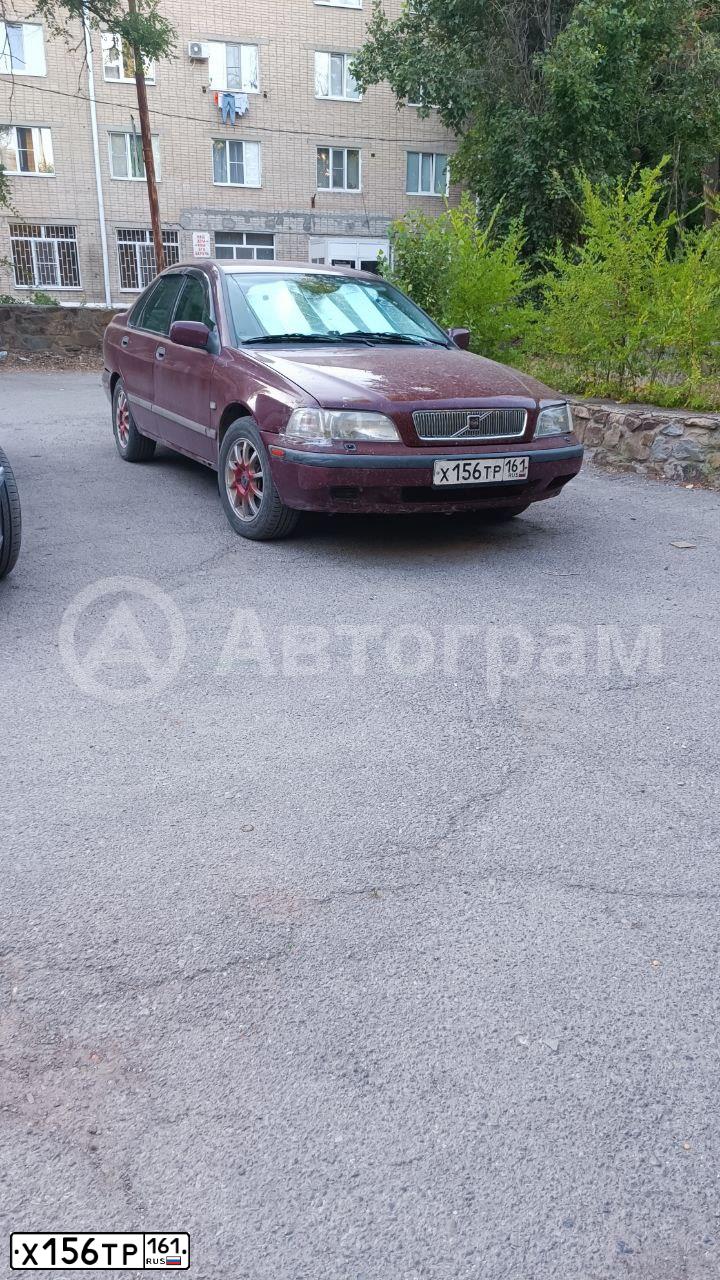 Фото автомобиля VOLVO S40, 1998 — госномер Х156ТР161. Цвет: Красный