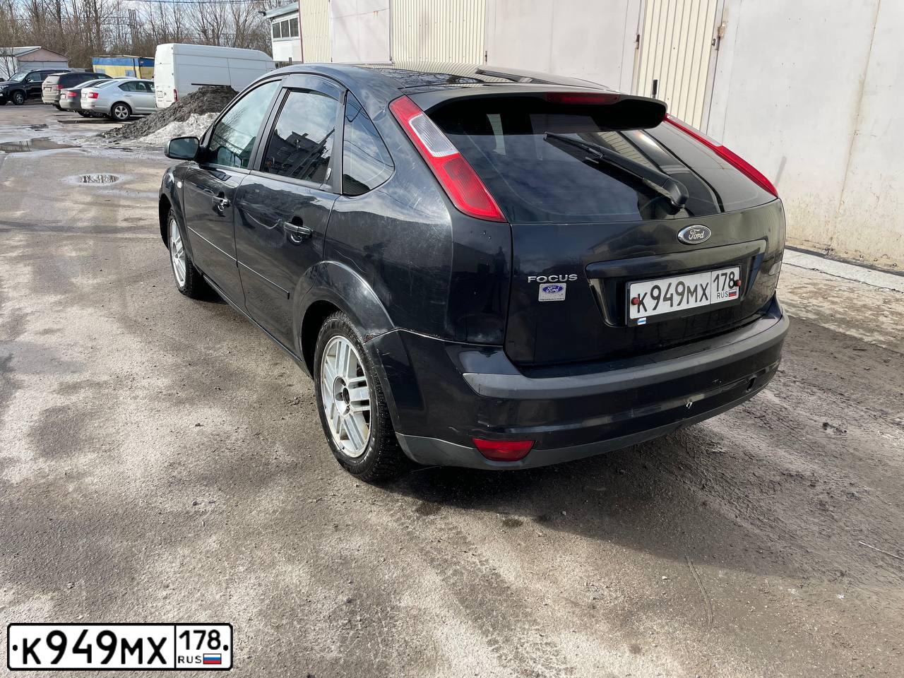 Фото автомобиля FORD FOCUS, 2006 — госномер К949МХ178. Цвет: ЧЕРНЫЙ