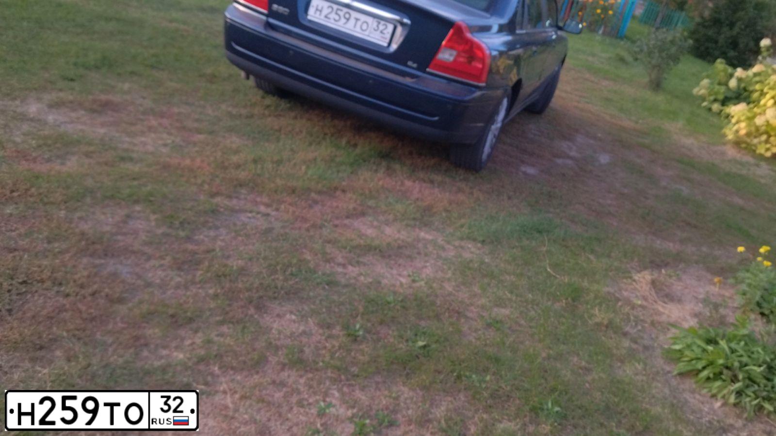 Фото автомобиля VOLVO S80, 2004 — госномер В905КС797. Цвет: Темно-синий