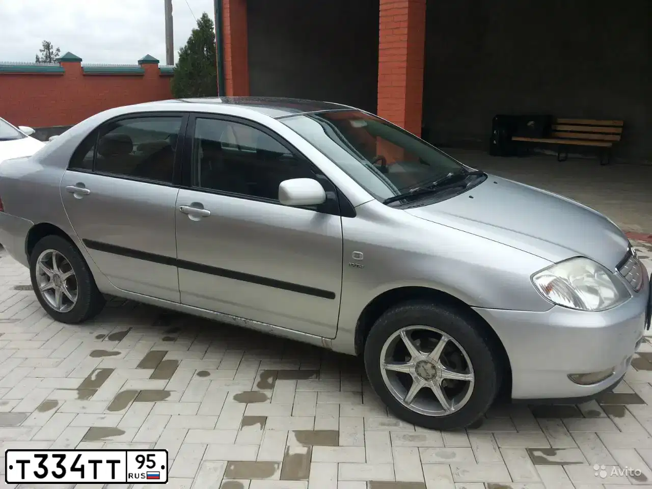 Фото автомобиля TOYOTA COROLLA, 2004 — госномер Т334ТТ95. Цвет: СЕРЕБРИСТЫЙ