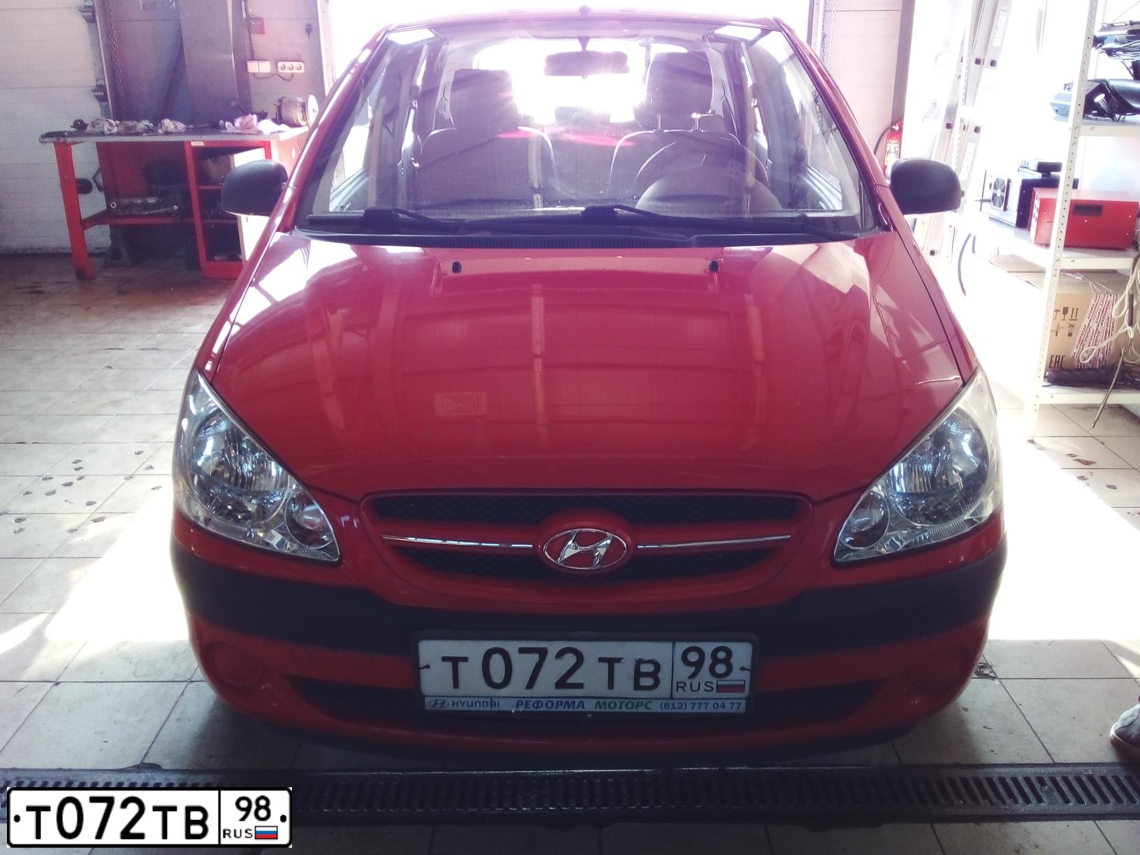 Фото автомобиля HYUNDAI GETZ, 2008 — госномер Т072ТВ98. Цвет: КРАСНЫЙ
