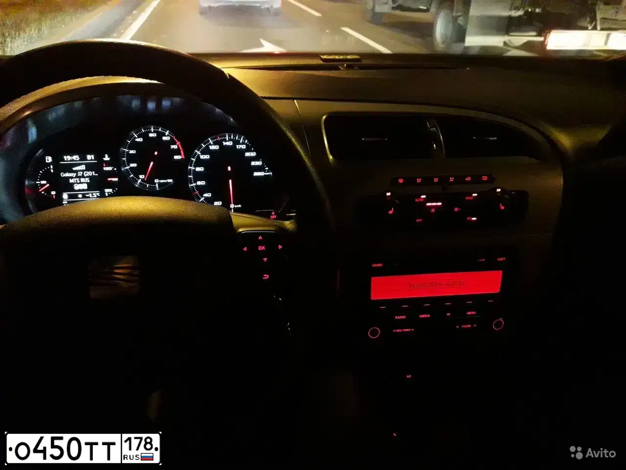 Фото автомобиля SEAT LEON, 2012 — госномер О450ТТ178. Цвет: СЕРЫЙ